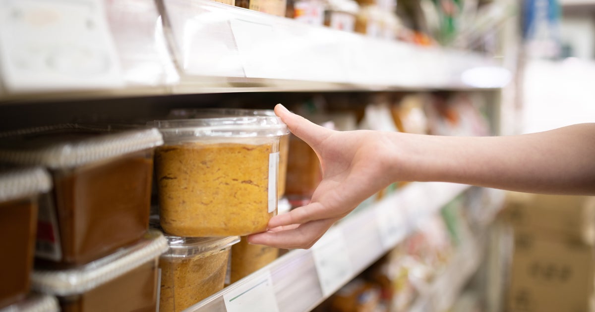 味噌の容器、こんな捨て方は「虫が寄ってくる」からやめて。ゴミ清掃芸人が写真を公開