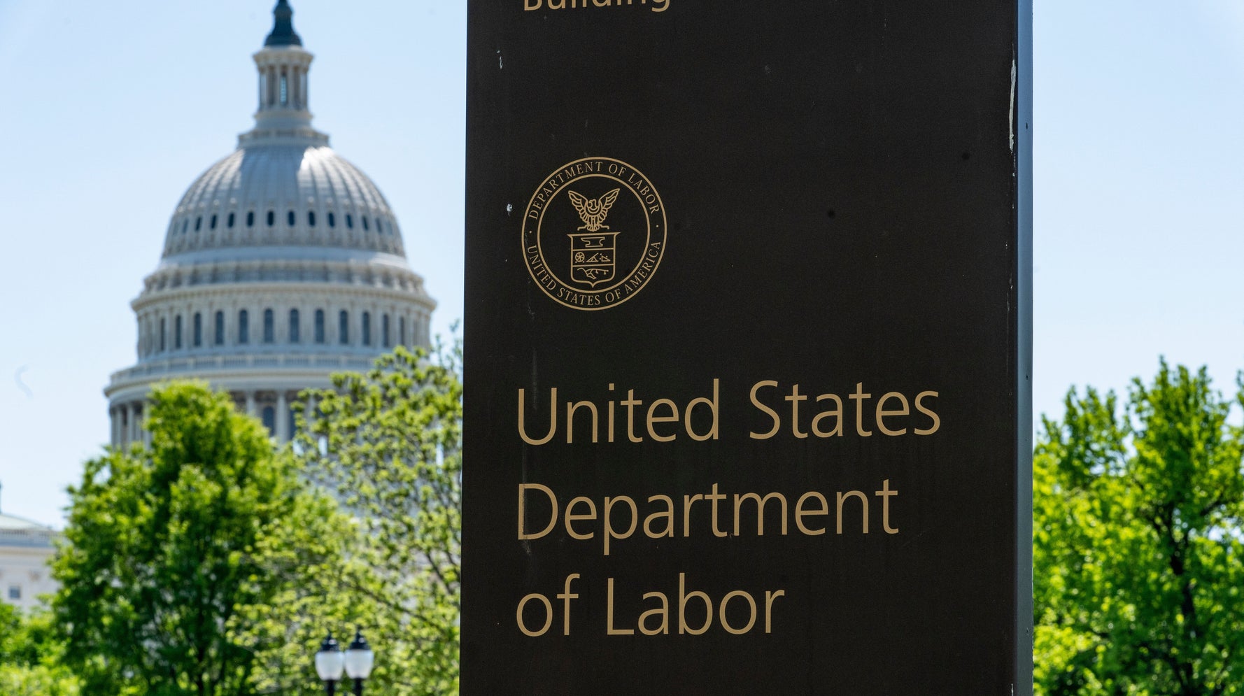 US Adds 119,000 Jobs in September, Unemployment Rises to 4.4%