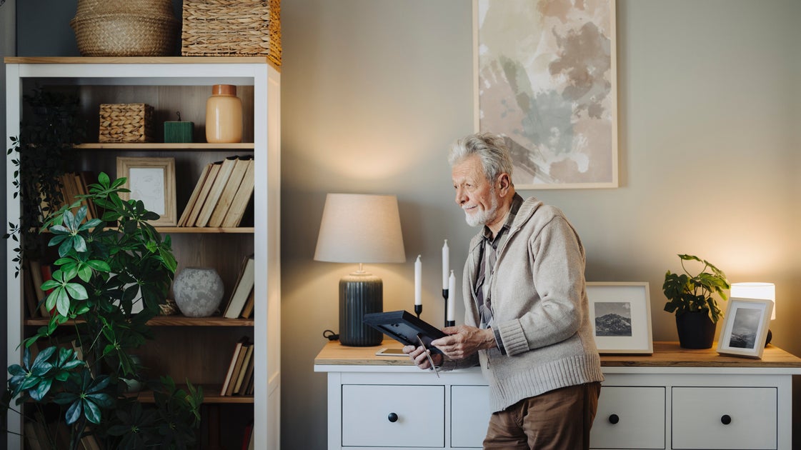 People Who’ve Lost A Spouse Say These Moments Feel The Loneliest