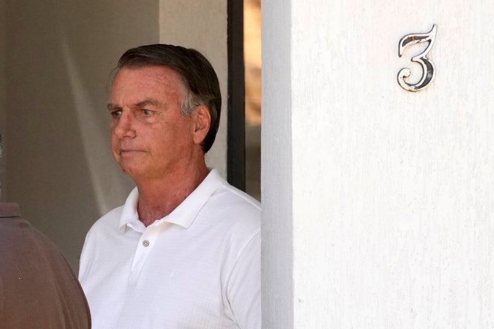 Brazil's Ex-President Bolsonaro Arrested Over Alleged Plot To Keep away from 27-12 months Jail Sentence 2 Former President Jair Bolsonaro awaits the arrival of Sao Paulo Gov. Tarcisio de Freitas, at his home where he is under house arrest, in Brasilia, Brazil, Monday, Sept. 29, 2025. (AP Photo/Eraldo Peres)