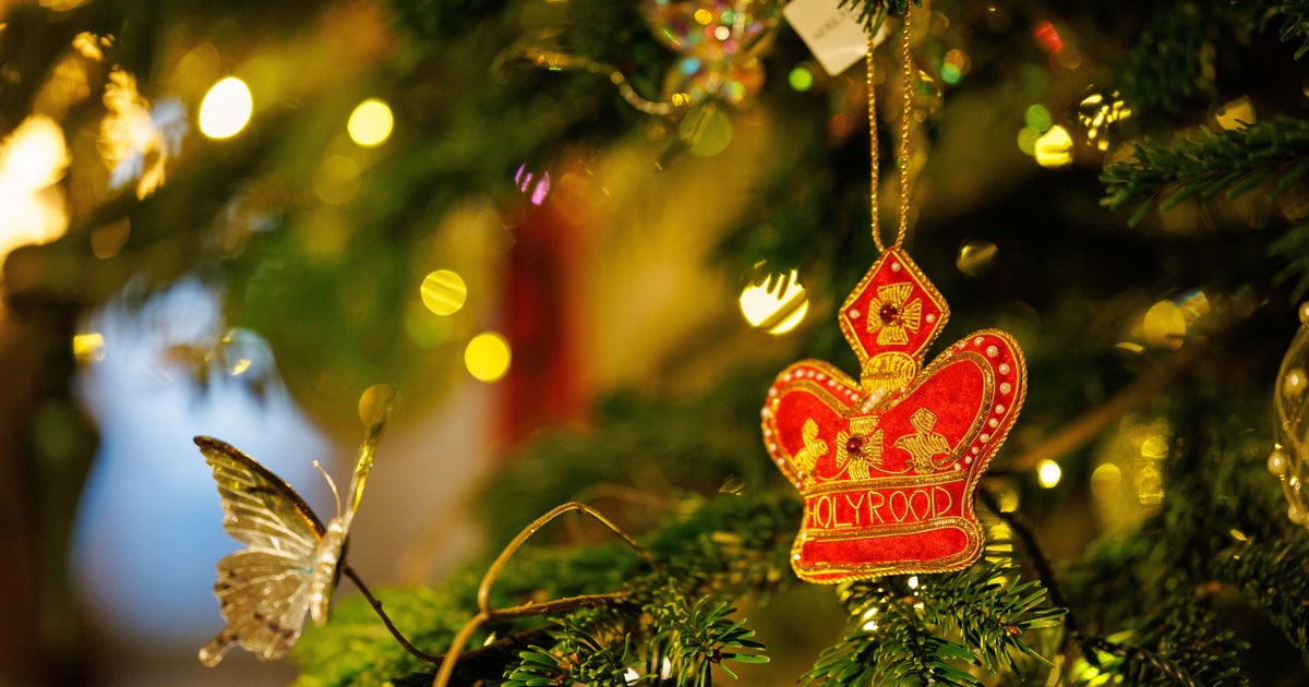 宮殿のクリスマスツリー・オーナメントがゴージャスすぎる。価格は