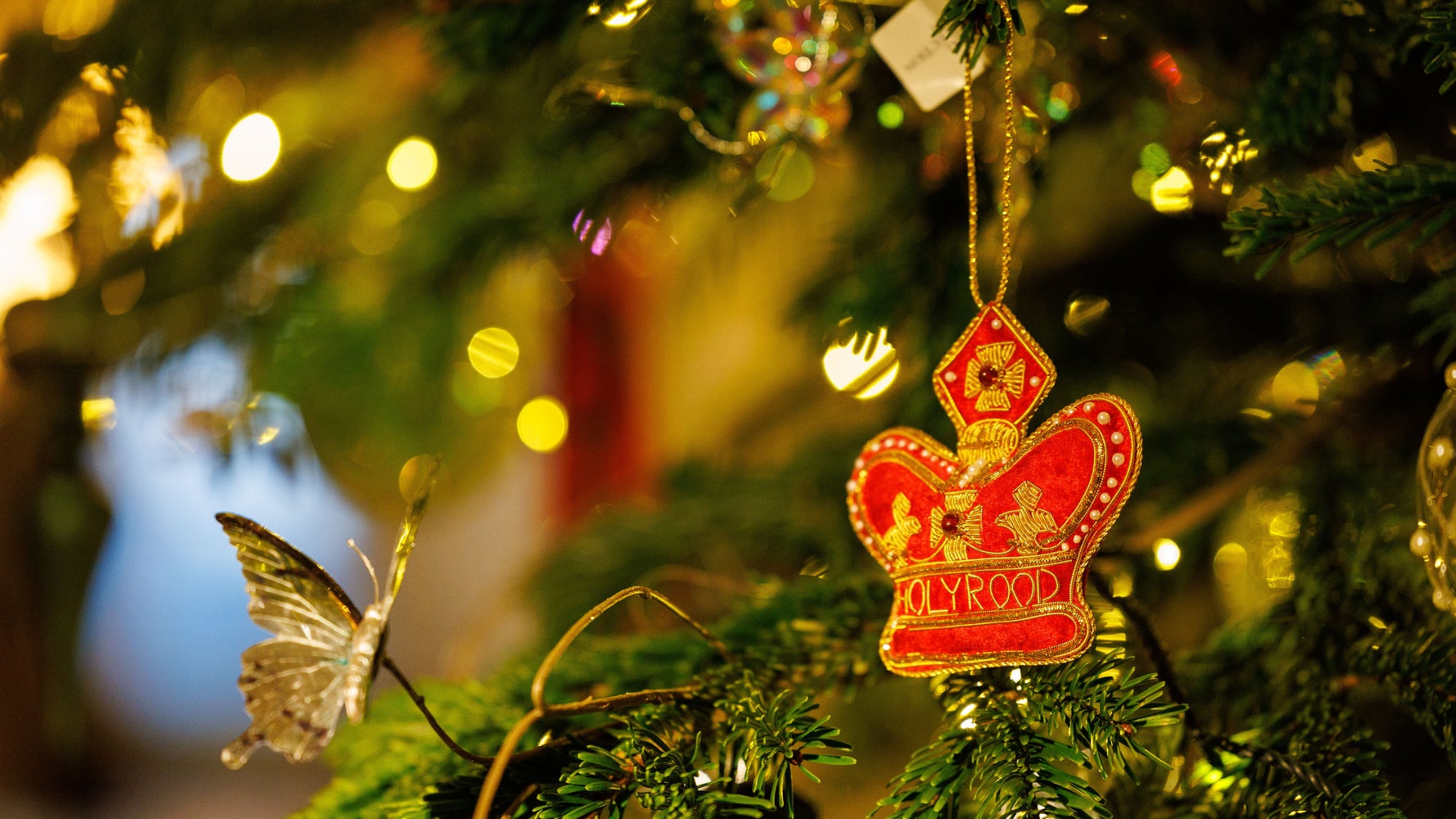 宮殿のクリスマスツリー・オーナメントがゴージャスすぎる。価格は