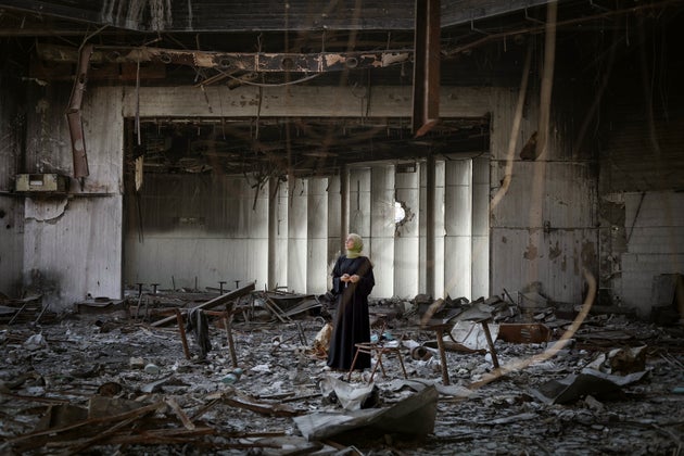 フォトジャーナリストのファトマ・ハッスーナさん。イスラエル軍による攻撃で破壊されたガザの街並みや、その中で生きるパレスチナの人々の姿を撮影・記録し続けた