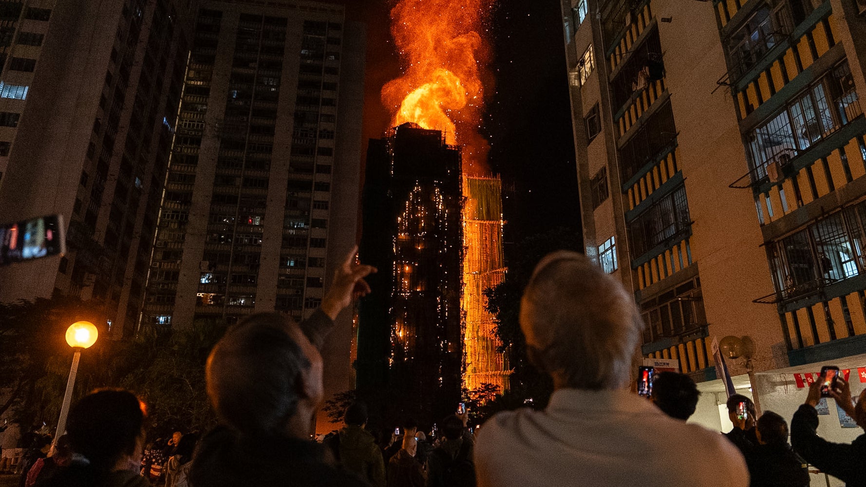 Hong Kong Fire Kills 128 in One of City's Deadliest Blazes