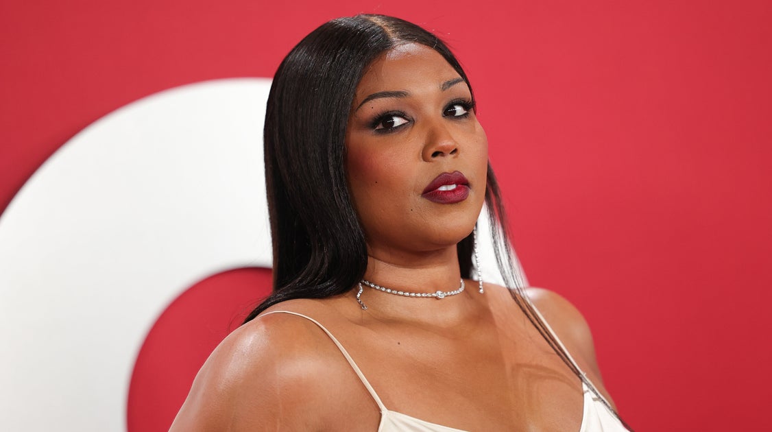 Lizzo Drops Powerful Words For The Trans Community On The Red Carpet