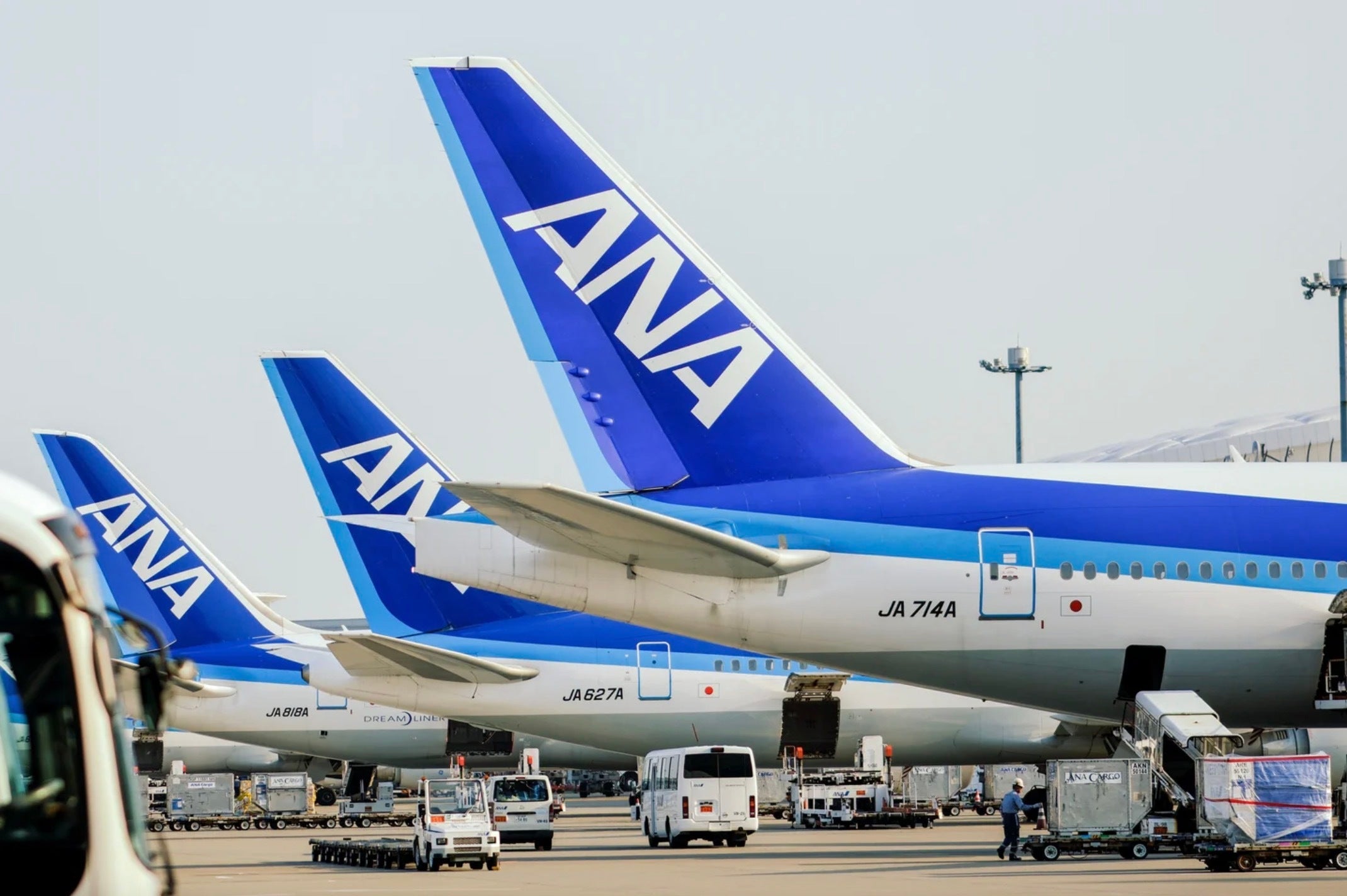 ANA　那覇空港限定　ステッカー 那覇空港限定✈️整備士デザインのオリジナルステッカーを配布中！ ANA