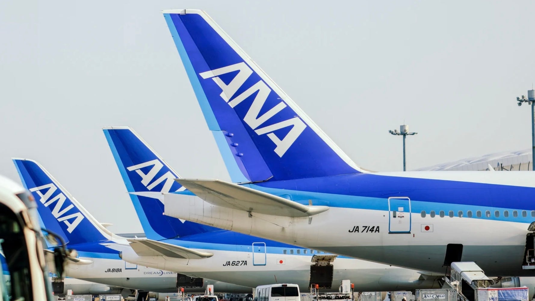 ANAが配布のオリジナルステッカーが可愛いと話題。那覇空港らしい 