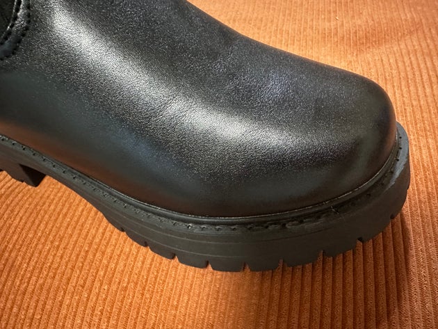 ブーツというより、軽めのレインブーツを履いているような感覚