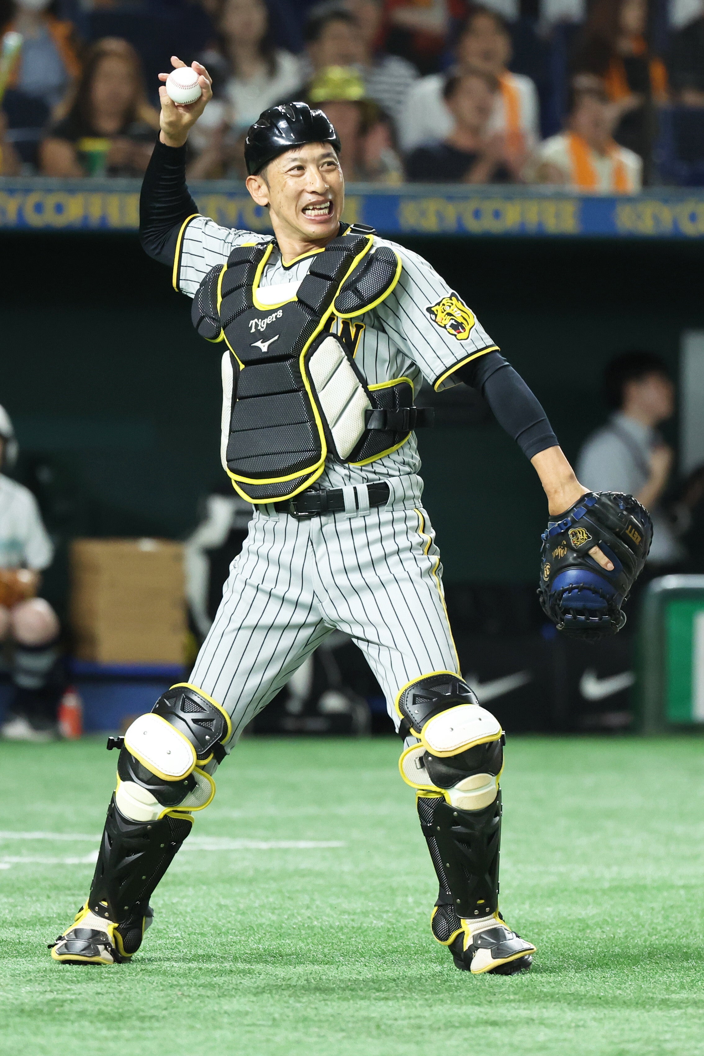 M-1』準優勝 バッテリィズ・エースさんの“野球柄シャツ被り”にネット