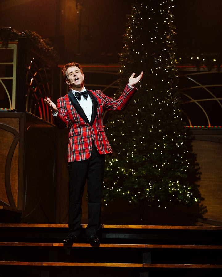 NKOTB's Joey McIntyre Becomes a '50s Singer for the Holidays: 2 NKOTB's Joey McIntyre Becomes a '50s Singer for the Holidays: