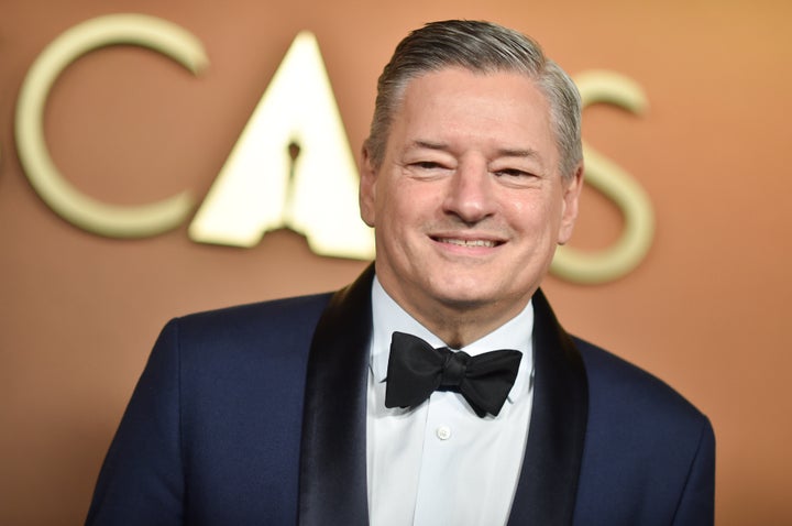 Ted Sarandos llega a la 16ª edición de los Governors Awards el 16 de noviembre de 2025 en el Ray Dolby Ballroom de Los Ángeles.