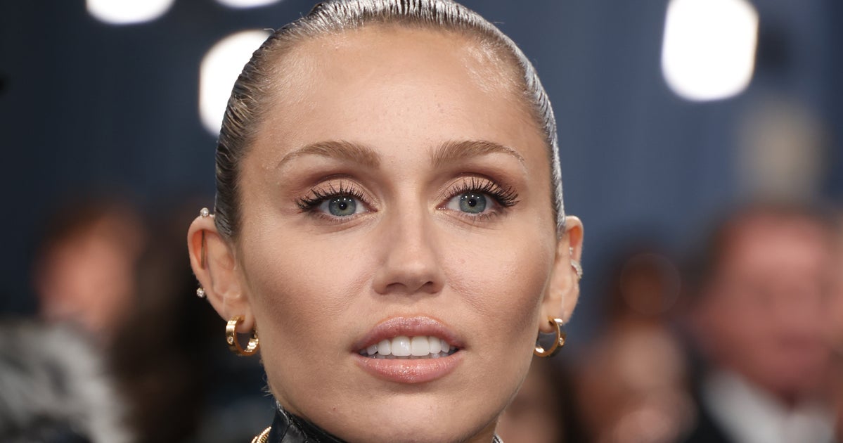 Miley Cyrus Tells Jimmy Kimmel Her Most Gag-Worthy Aversion — Then Realizes It's Sitting On His Desk