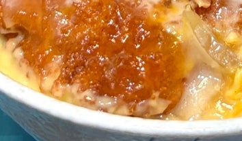 本物すぎて空腹になる」食品サンプルのカツ丼、“シズル感の極み”に驚き