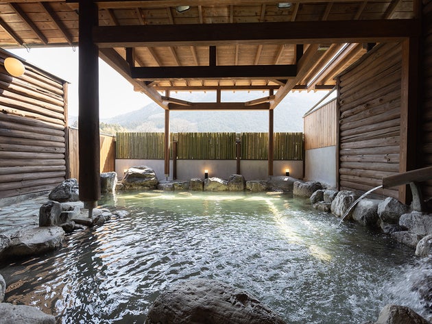 荒神山を望める大露天風呂