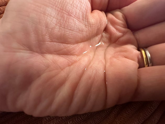 手に出すとサラリとしていて、香りがない！