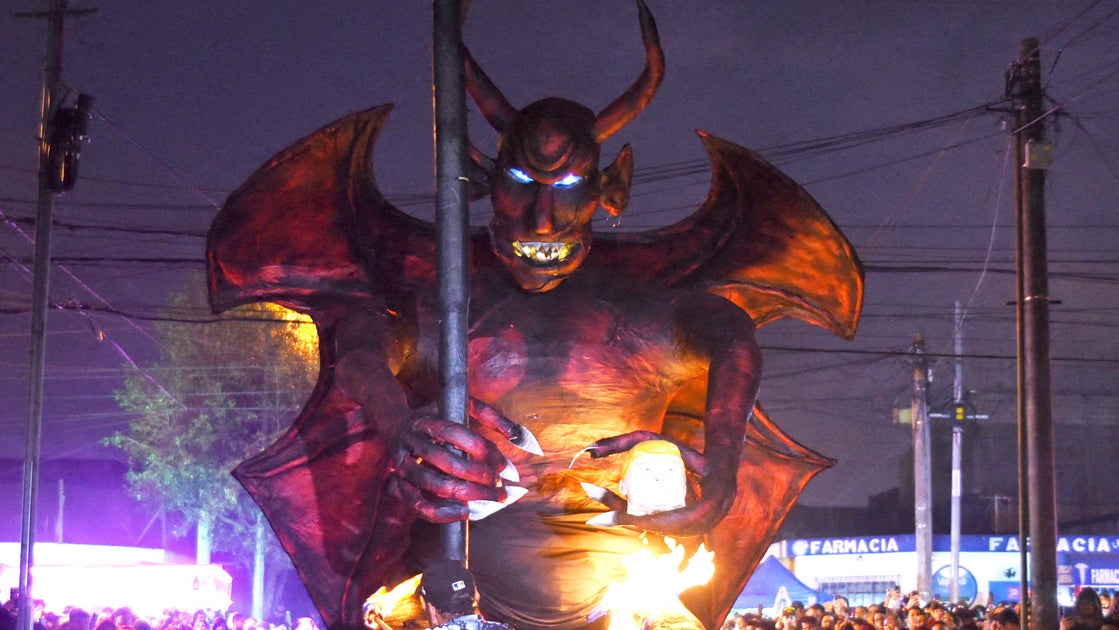 Crowd Cheer Ons Burning Trump Effigy At Annual Christmas Festival