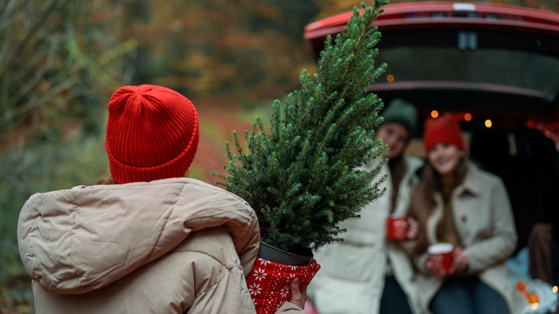 Here’s What Really Goes Into The ‘Exhausting’ Holiday Magic Parents Create Every Year