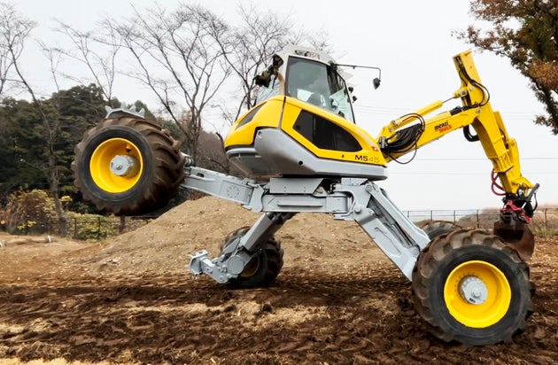 4本の脚が独立して動くスパイダー＝2025年12月3日、茨城県つくば市の日本財団災害ボランティアトレーニングセンター