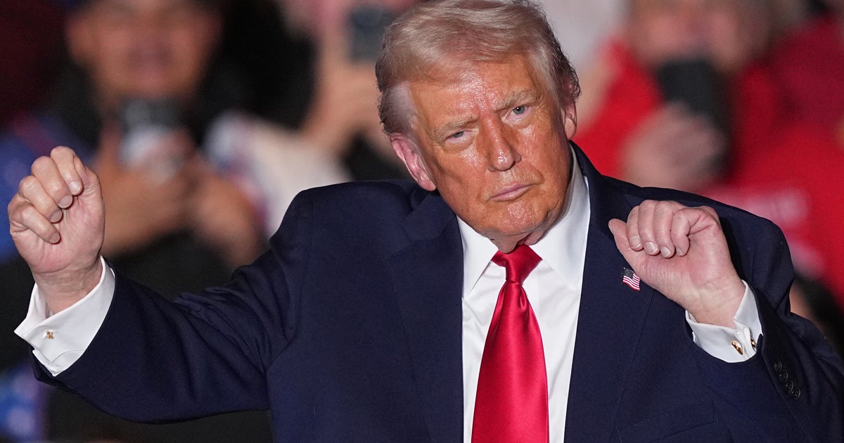 Donald Trump’s Pencil-Thin 'Grinch' Message Has People Snapping