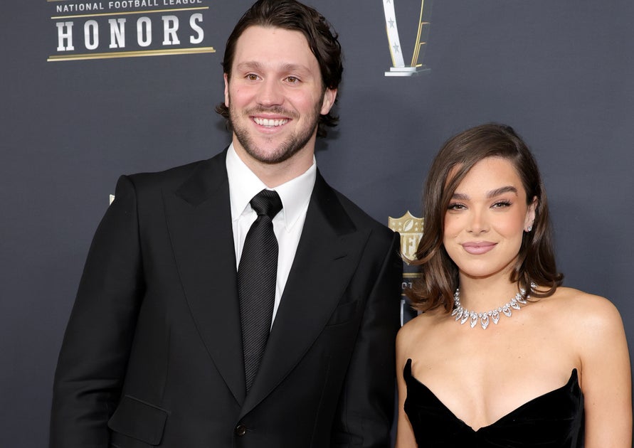 Hailee Steinfeld Announces Pregnancy With Bills' QB Josh Allen