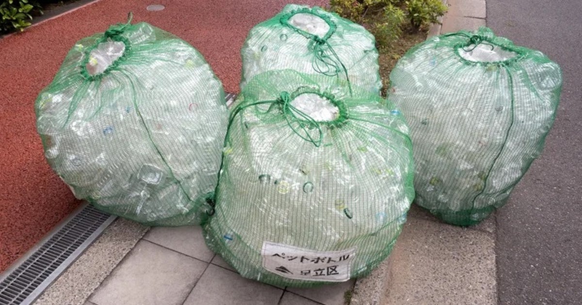 こんなペットボトルの捨て方はやめて。ゴミ清掃芸人の“現場写真”に「リサイクルに入れるなよ…」の声