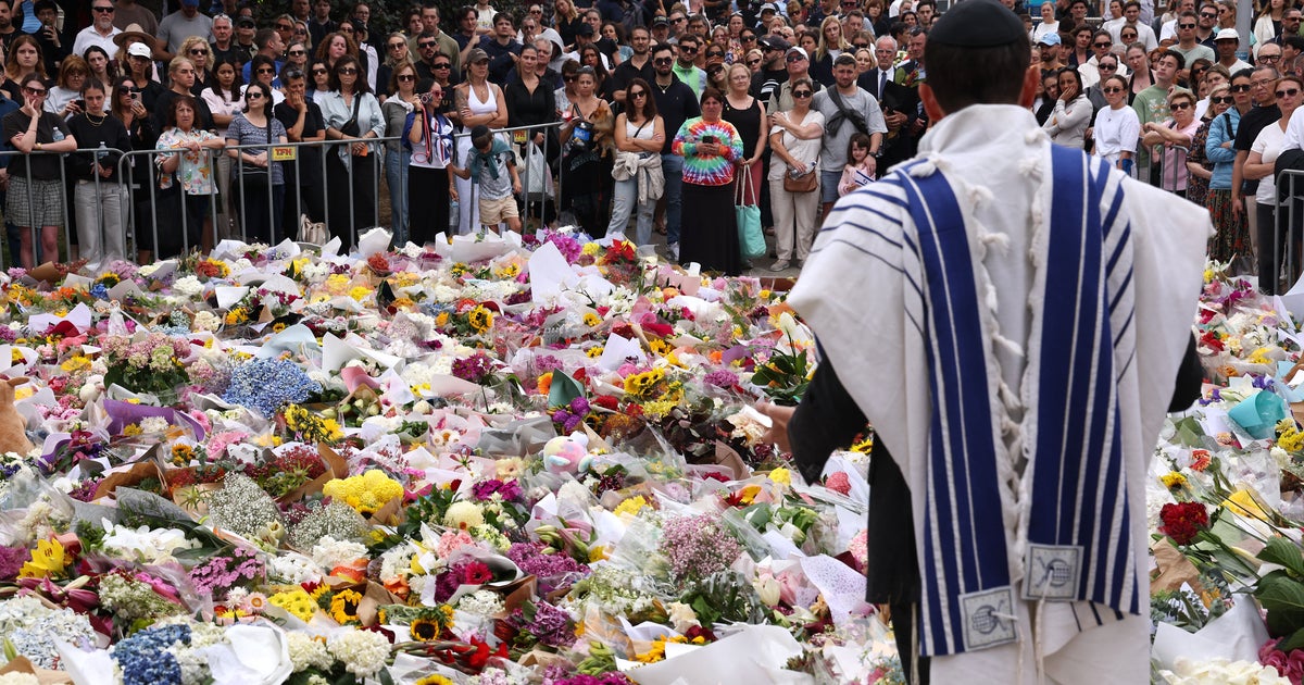 Couple, Man Who Died Trying To Stop Bondi Beach Attackers Praised For Heroic Efforts