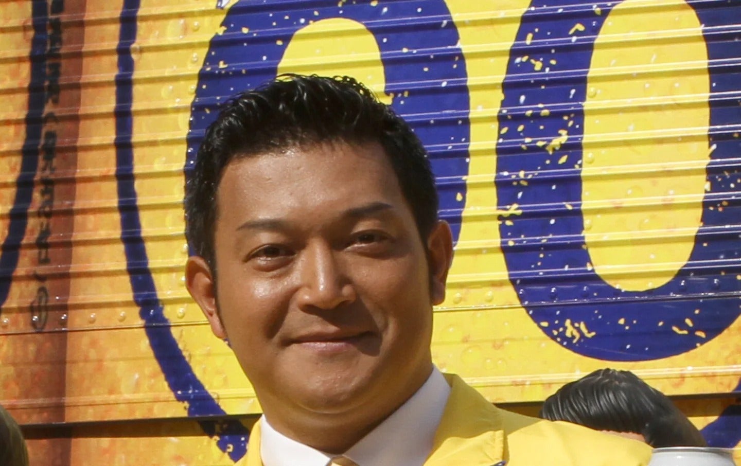 山口智充、以前の愛車“トヨタのセダン”がカッコいい。フェンダーミラーの姿に「優しい顔してますね」