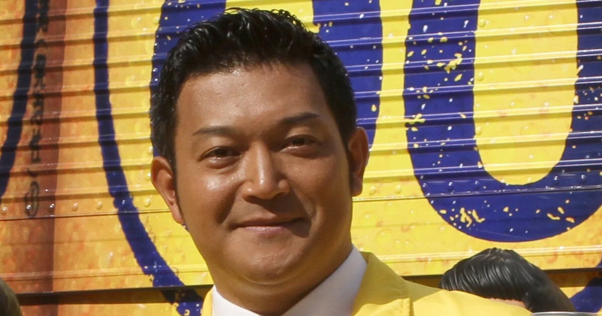 山口智充、以前の愛車“トヨタのセダン”がカッコいい。フェンダーミラーの姿に「優しい顔してますね」