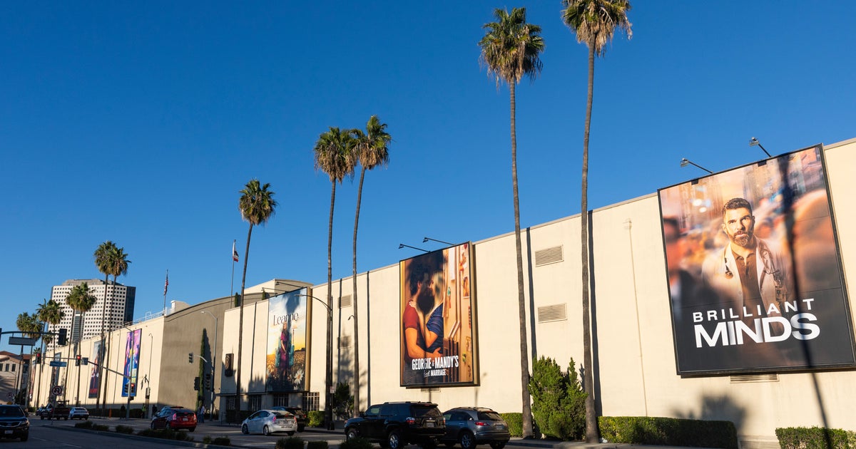 Warner Bros Asks Investors To Reject Takeover Bid From Paramount Skydance