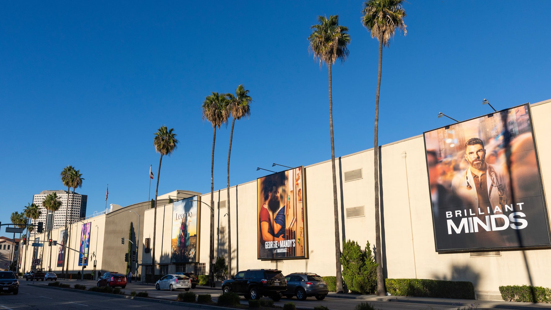 Warner Bros. Urges Shareholders to Reject Paramount for $72B Netflix Deal
