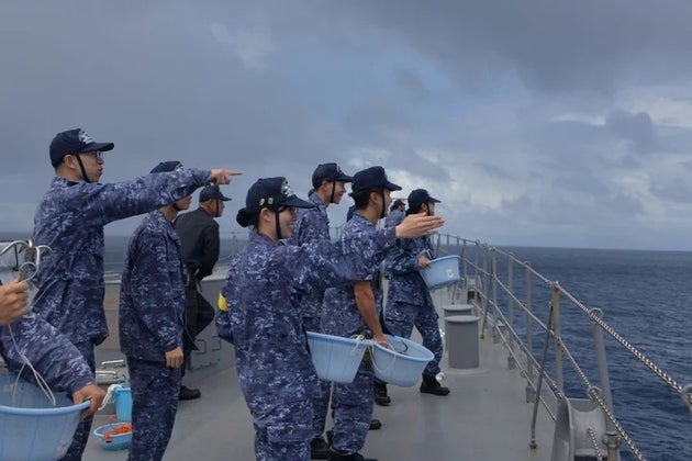 クジラを見つけた自衛官たち