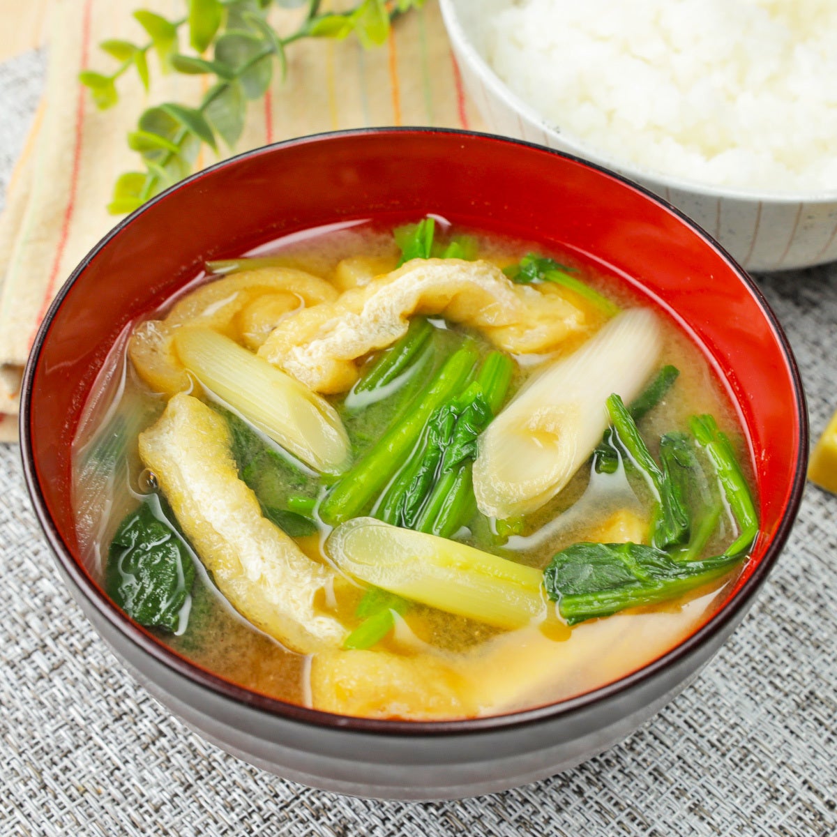 【みそ汁、毎日同じ味で飽きてない？】あれを入れるだけで味が変わる！最強のみそ汁ちょい足し術ベスト4