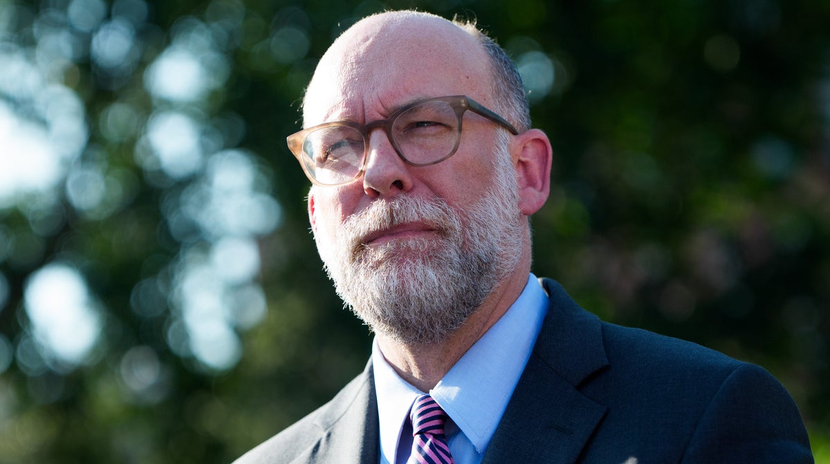 Trump Pushes Powell On Interest Rates During Tour Of Fed