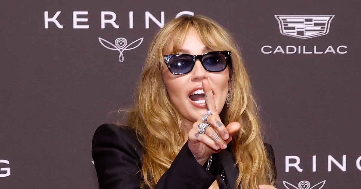 Miley Cyrus' Feisty Exchange With Photographer Goes Viral And People LOVE It