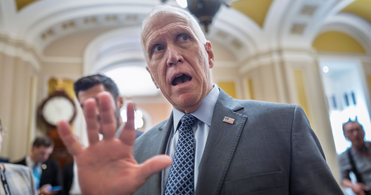 &lsquo;I'm Sick Of Stupid!&rsquo;: GOP Senator Excoriates Stephen Miller Over Greenland