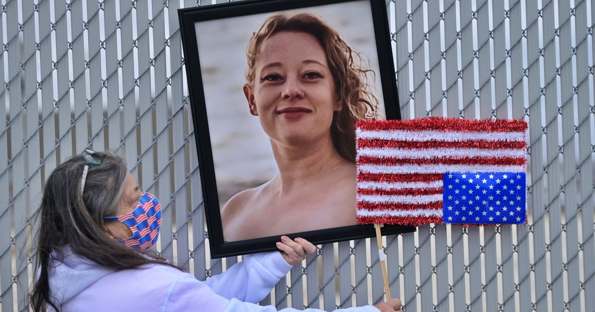 "F*cking bitch," a voice is heard saying after the ICE agent shot and killed Renee Good.