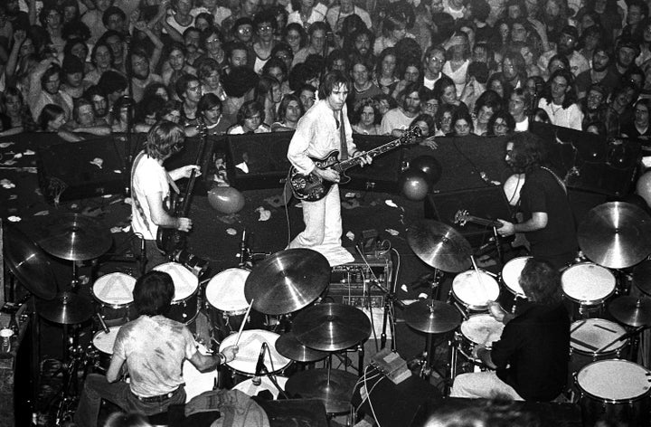 The Grateful Dead (L to R front: Phil Lesh, Bob Weir, Jerry Garcia / L to R rear: Mickey Hart, Bill Kreutzmann) perform at Winterland on December 31, 1977 in San Francisco, California. (Photo by Ed Perlstein/Redferns/Getty Images)