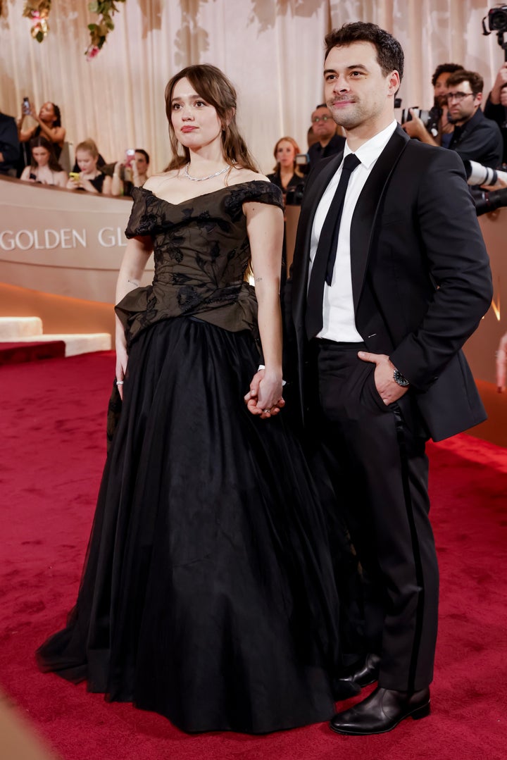 O Globo de Ouro de 2026 marcou a primeira aparição de Aimee Lou Wood e Adam Long no tapete vermelho juntos