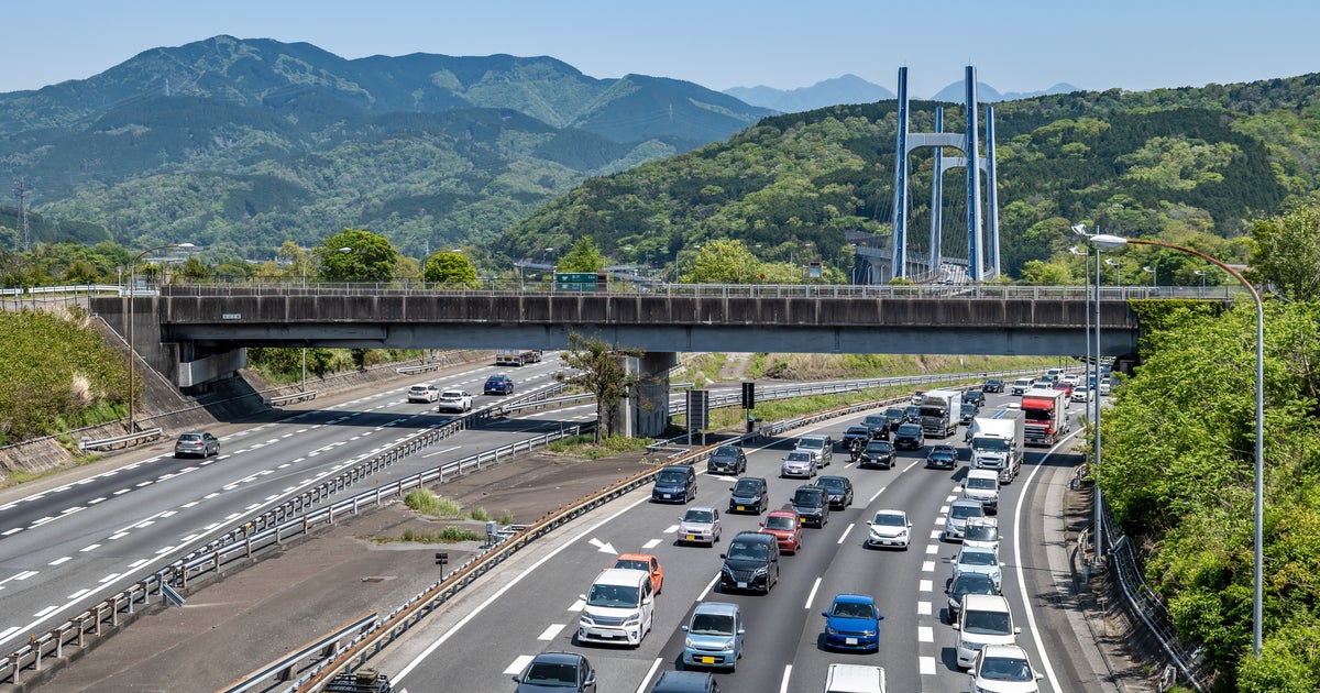 高速道路の中央分離帯から炎と煙…NEXCOが「ポイ捨て火災」の動画を公開