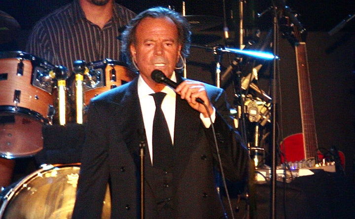 Julio Iglesias performing in Istanbul, Turkey, in 2008.