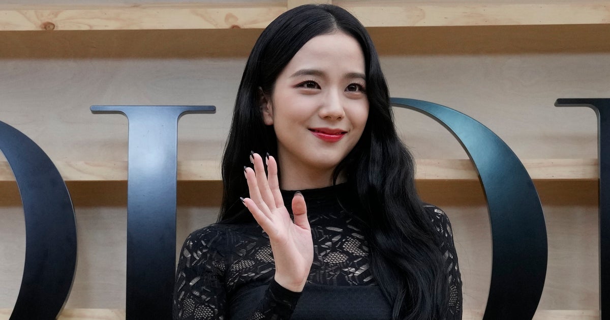 BLACKPINK・ジス、ハローキティとのコラボ実現⇨韓国ポップアップに「可愛すぎる」「全部欲しい」と反響