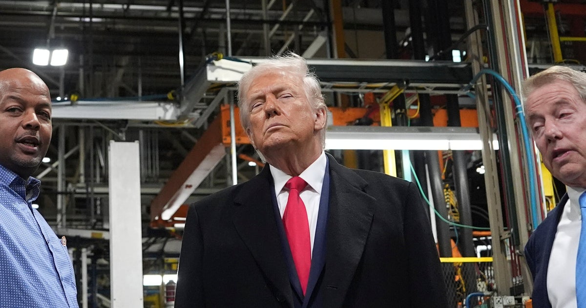 トランプ、中指を立てて工場従業員を侮辱⇒従業員に5200万円が集まる