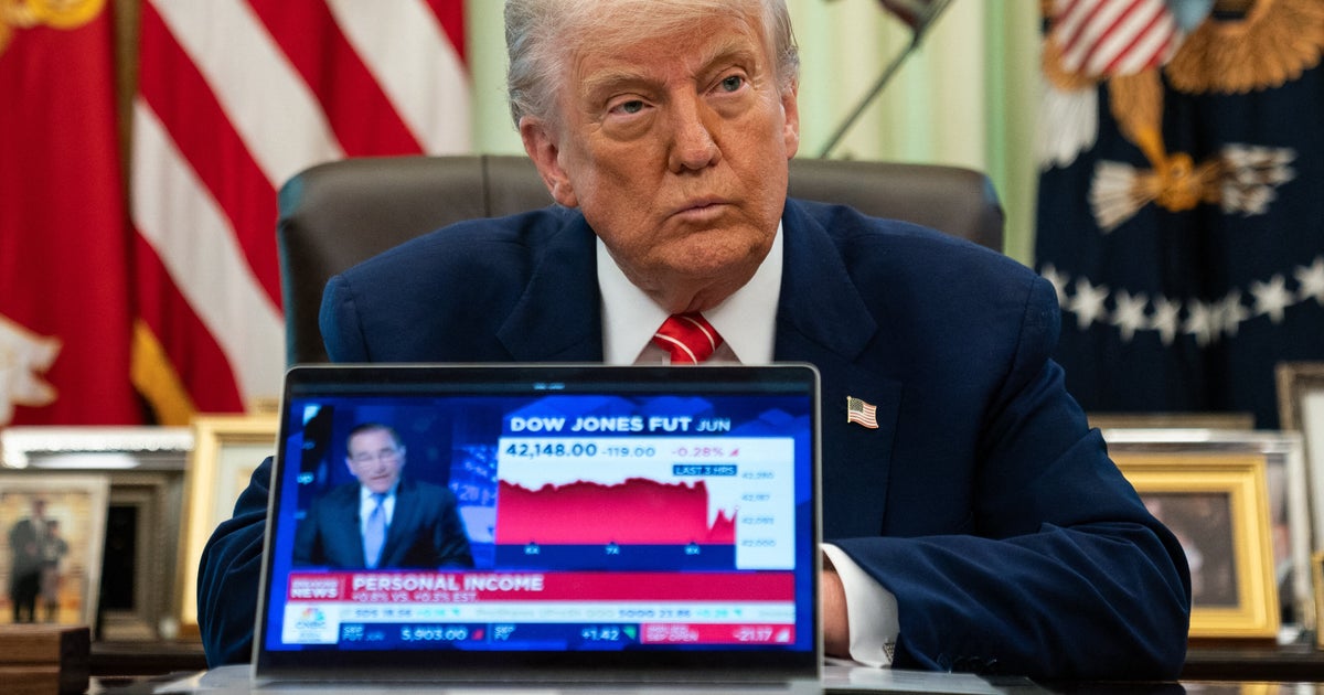 Donald Trump’s ‘Pathetic’ Fundraising Email About His ‘Dying Laptop’ Crashes Hard Online