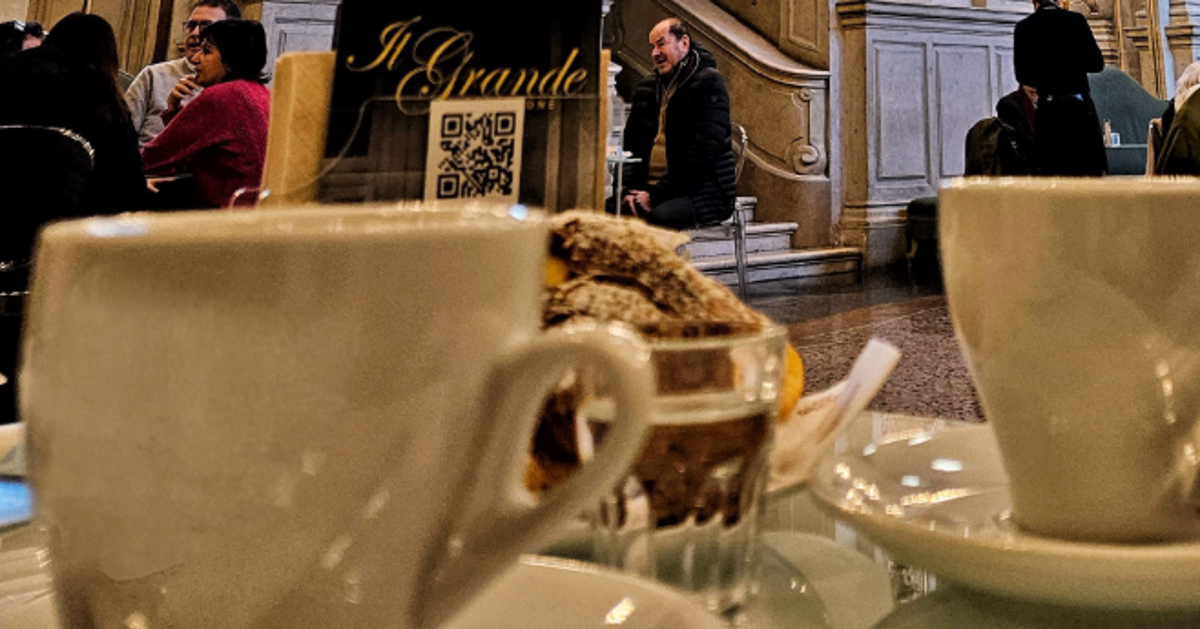 イタリアの“内装が豪華すぎる”カフェに11万「いいね」⇨「カフェの概念が崩壊する」「冗談抜きですごい…」
