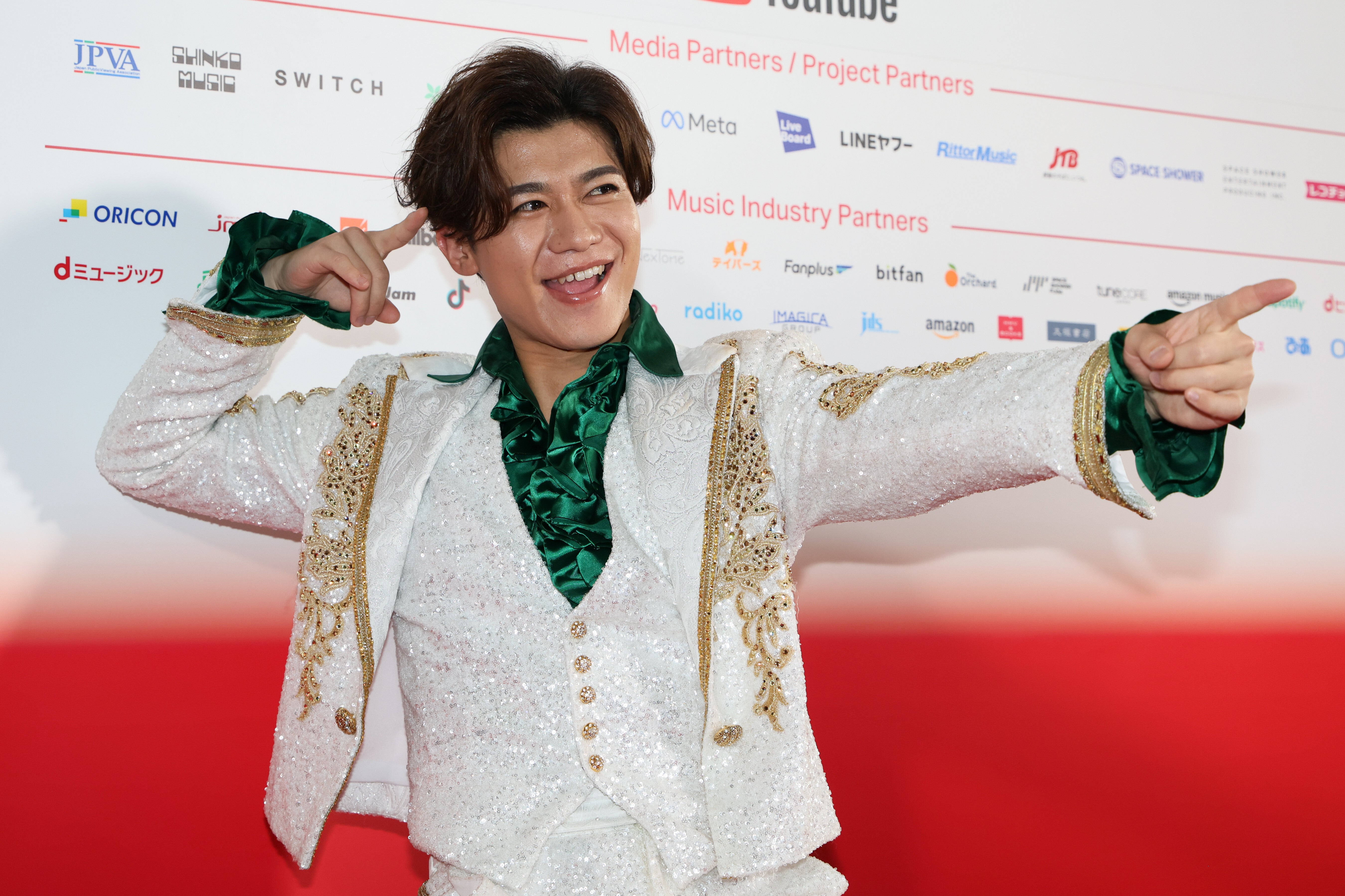 紅白出場歌手、そっくりと話題の人気韓国アイドルと初ツーショットに大感激。「とんでもなく光り輝いてました」