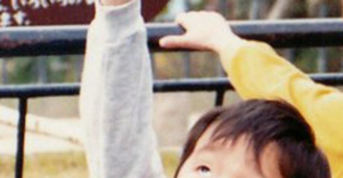 5歳児の顔芸、父親と子どもの時とそっくりだった。継承されたキャラに「間違いなく親子」と反響