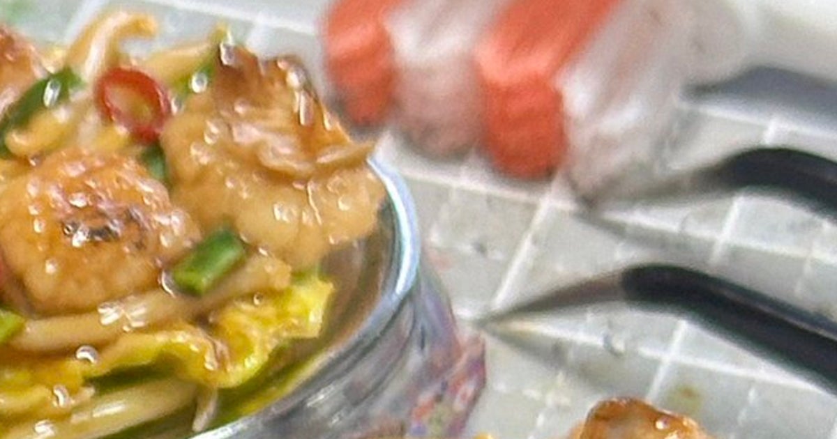 “ホルモン炒め”を粘土で手作りしたらこうなる。プルプル脂まで再現したミニチュアフードが話題