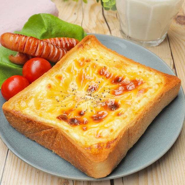 【朝ごはんのトーストがご馳走に】チーズとマヨに“アレ”を足したら激変！トーストのアレンジレシピ3選