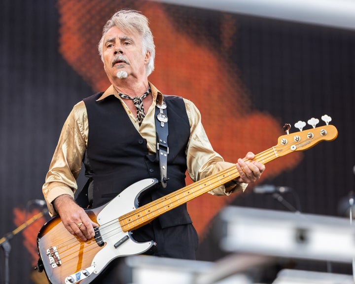 Sex Pistols bass guitarist Glen Matlock is knocking punk musicians who are rocking with President Donald Trump.