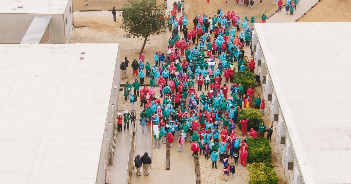 Detained Immigrant Families Protest Inside Texas Facility Housing 5-Year-Old Boy, Father